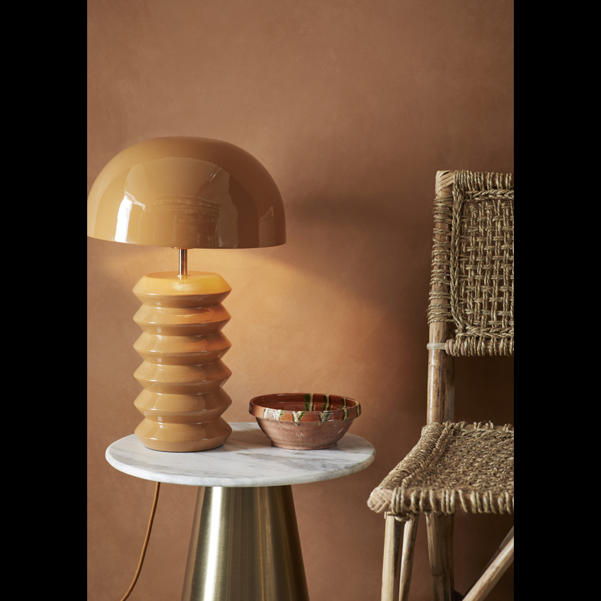 Enamel table lamp