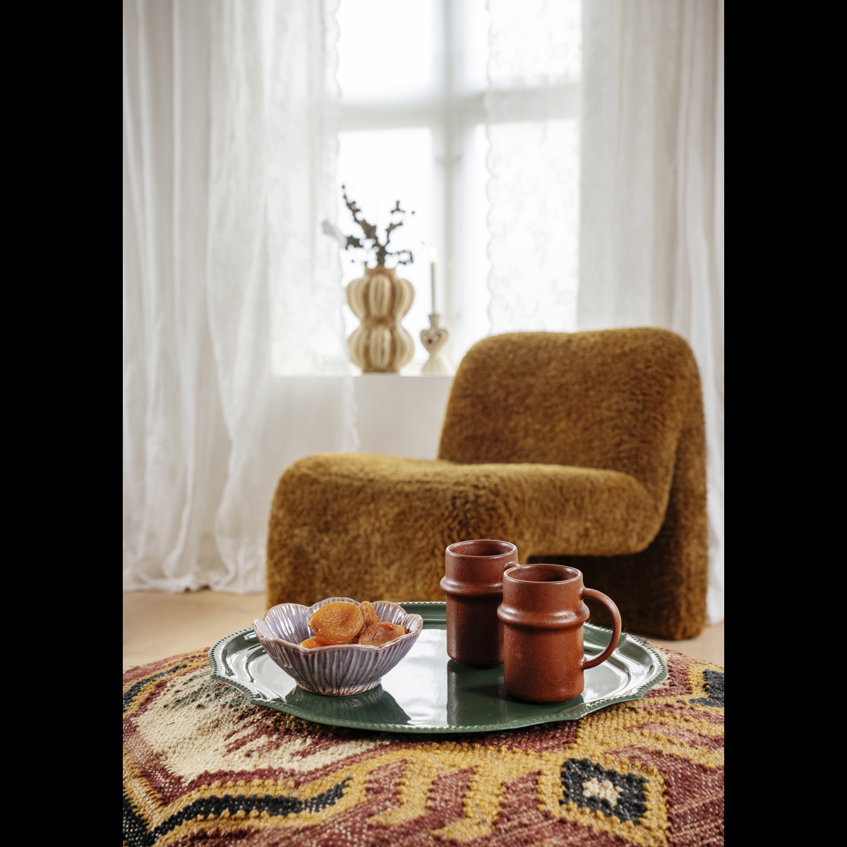 Handwoven jute pouf