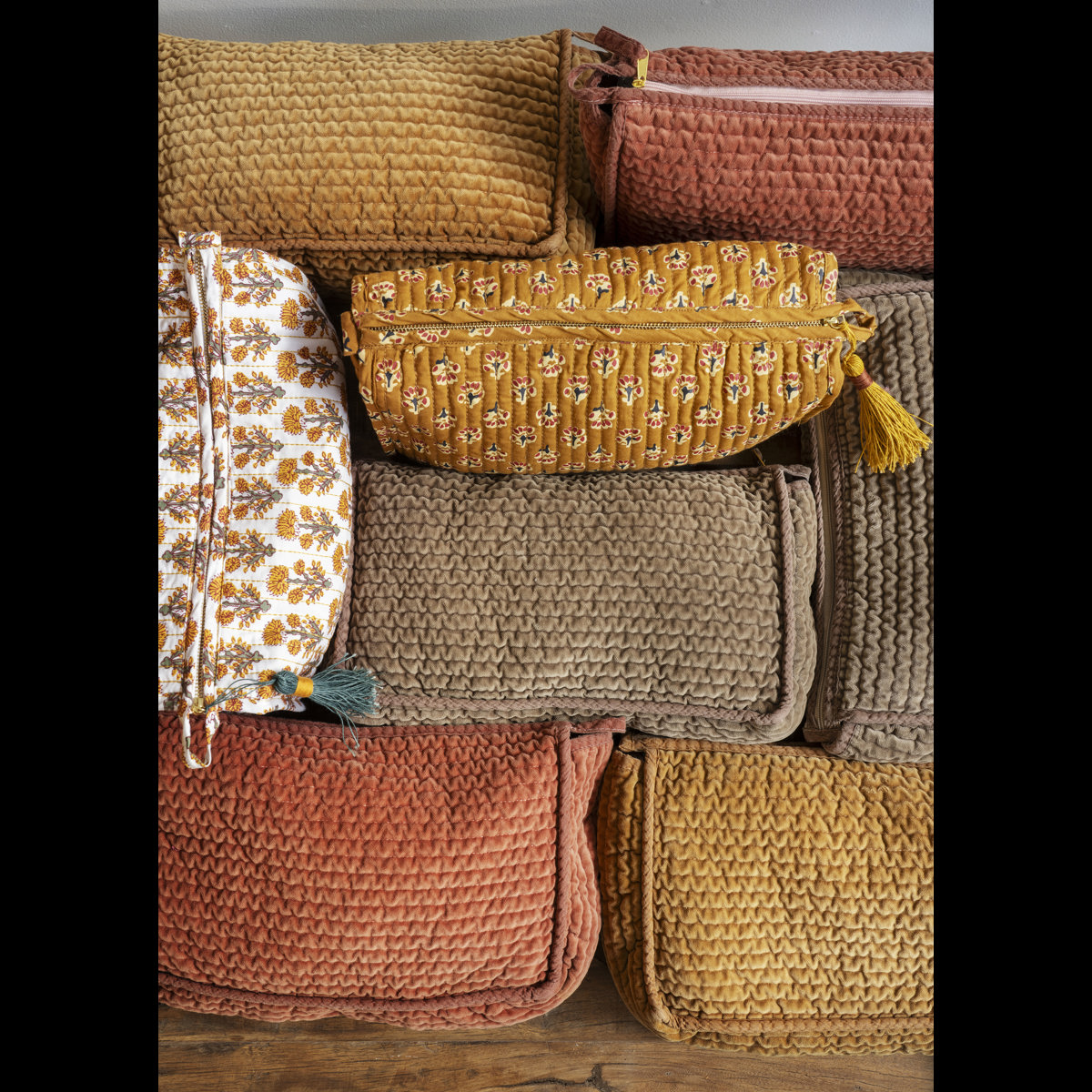Quilted velvet washbag