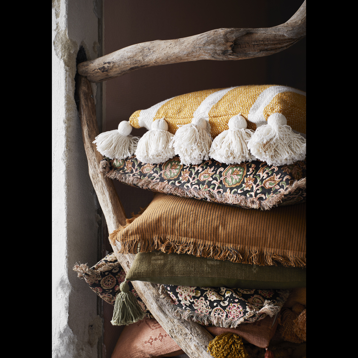 Striped cushion cover w/ fringes