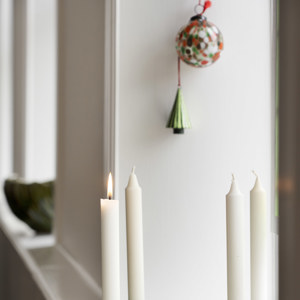 Dotted glass christmas ball