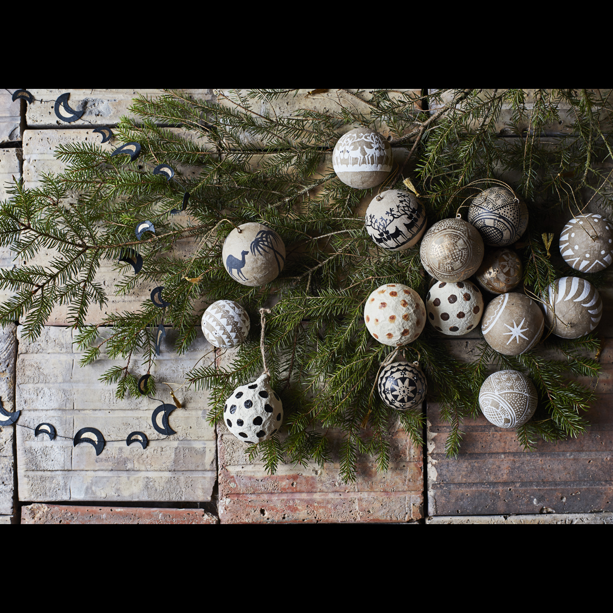 Handmade paper pulp balls w/ dots