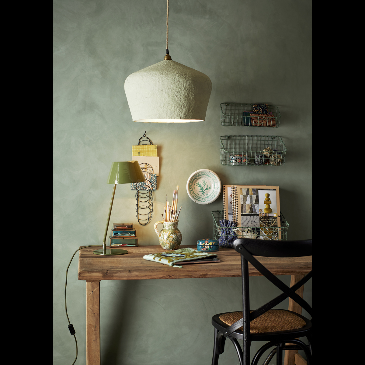 Enamel table lamp